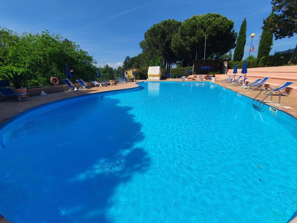 Toscana Holiday Village Montopoli in Val dʼArno Екстериор снимка